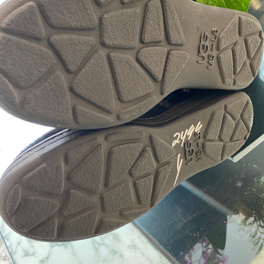 UGG SIZE 6 boots.